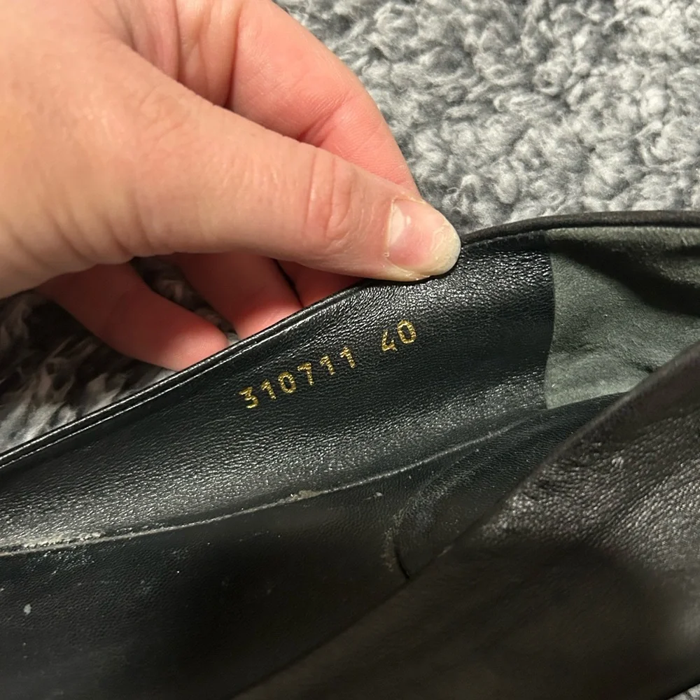 Gucci Black Flats with Gold Emblem - Picture 6 of 6